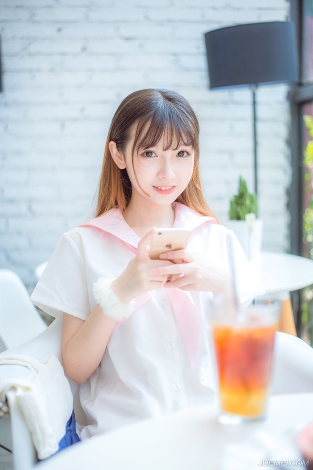 “我一个外来人都能知道，那江东俊杰，想必也能知道这点，若他们能够视线知道我今天会来这里，是个除掉我的好机会。”陈到今天的话似乎特别多。